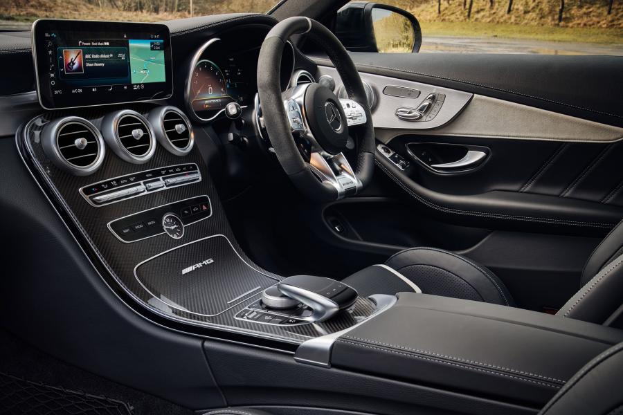 Интерьер Mercedes-AMG C63 S Coupe (C205) 2018 года  (UK) (фото 37 из 40)